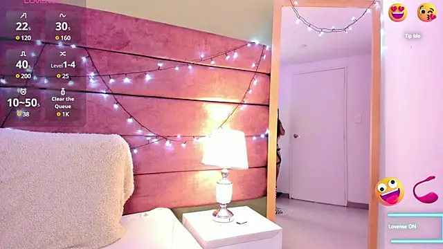 NinaInk online show from March 3, 2025, 1:34 pm