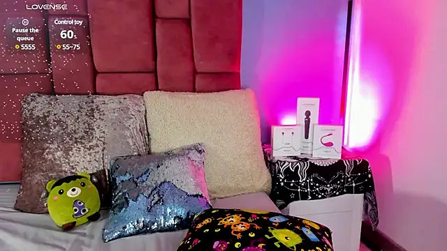 NinaInk online show from February 18, 2025, 3:31 pm