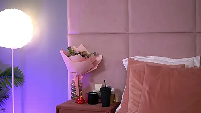 Snapshot of AlmaLuv chatting on February 28, 2026, 4:56 am AlmaLuv online show from February 28, 2026, 4:56 am