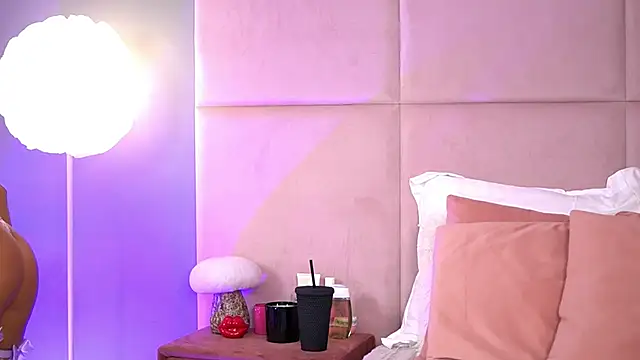 Snapshot of AlmaLuv chatting on January 16, 2026, 5:11 am AlmaLuv online show from January 16, 2026, 5:11 am