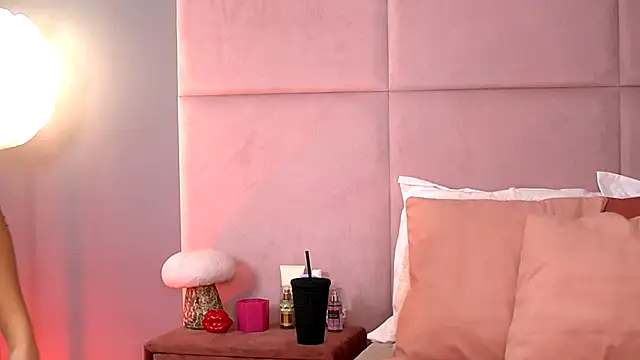 AlmaLuv online show from December 2, 2025, 4:03 am