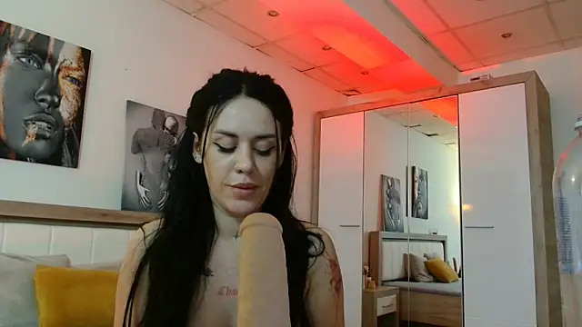 LaylaCruzRose online show from February 5, 2025, 9:57 am
