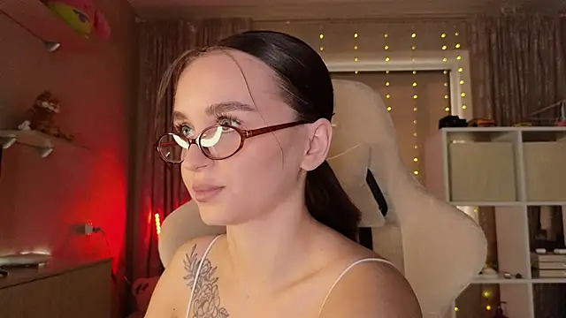 Katy perry  online show from March 6, 2025, 2:41 am