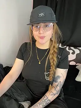 Snapshot of tekila__ chatting on October 17, 2025, 10:22 pm tekila online show from October 17, 2025, 10:22 pm