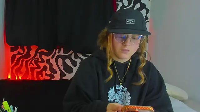 Snapshot of tekila__ chatting on October 24, 2025, 10:42 pm tekila online show from October 24, 2025, 10:42 pm