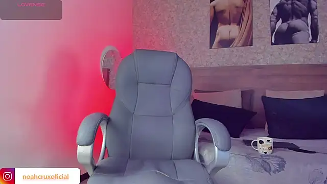 Snapshot of noah_crux chatting on October 22, 2025, 12:26 pm noah crux online show from October 22, 2025, 12:26 pm