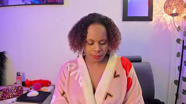 Snapshot of Camille_rose_ chatting on January 14, 2025, 5:08 am Camille rose online show from January 14, 2025, 5:08 am
