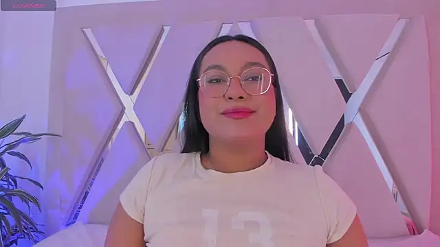 Snapshot of ellamontoya chatting on February 17, 2026, 11:18 am ellamontoya online show from February 17, 2026, 11:18 am