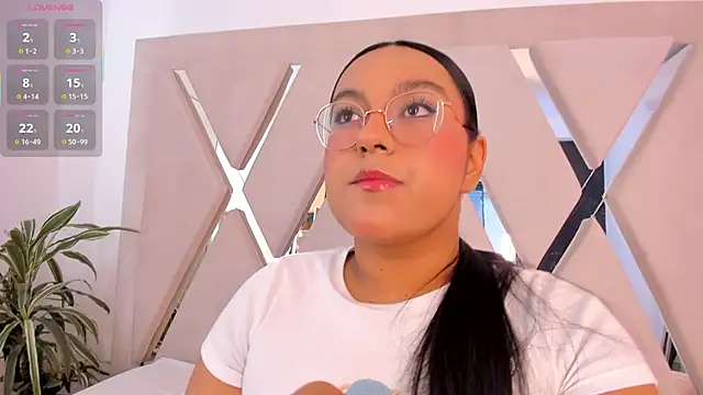 Snapshot of ellamontoya chatting on February 25, 2026, 11:43 am ellamontoya online show from February 25, 2026, 11:43 am