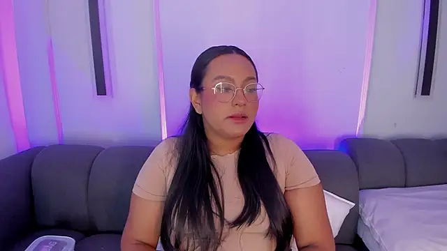 ellamontoya online show from November 10, 2025, 12:21 pm