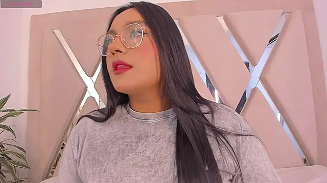 Snapshot of ellamontoya chatting on February 14, 2026, 5:07 am ellamontoya online show from February 14, 2026, 5:07 am