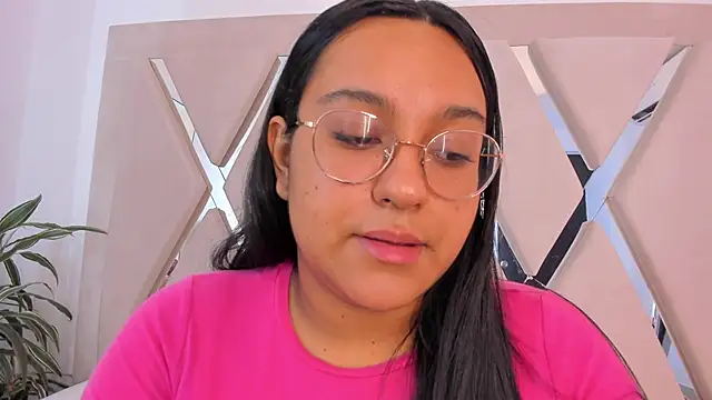 Snapshot of ellamontoya chatting on February 28, 2026, 12:05 pm ellamontoya online show from February 28, 2026, 12:05 pm