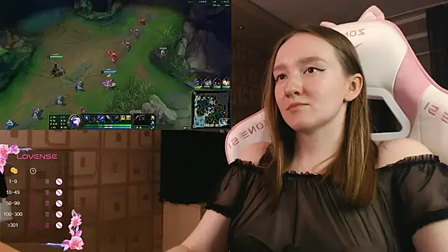 MoonlishSiren online show from October 7, 2025, 9:27 pm