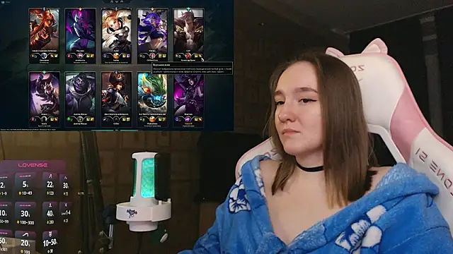 MoonlishSiren online show from February 6, 2026, 8:49 pm