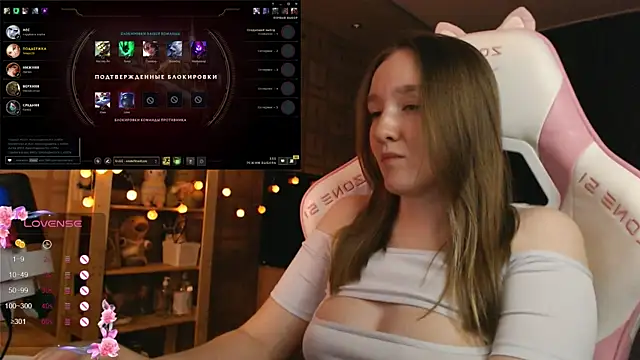 MoonlishSiren online show from October 26, 2025, 8:20 pm