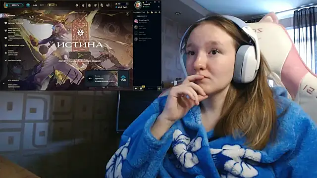 MoonlishSiren online show from September 30, 2025, 12:22 pm