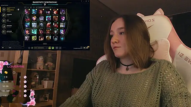 MoonlishSiren online show from November 6, 2025, 9:08 pm