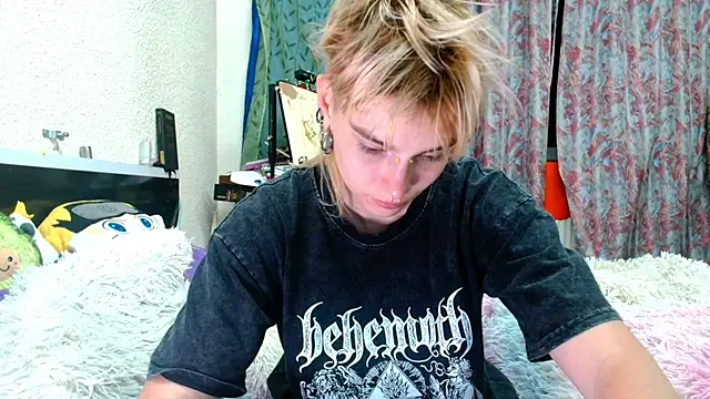 Sophie Bell online show from May 25, 2026, 8:40 pm