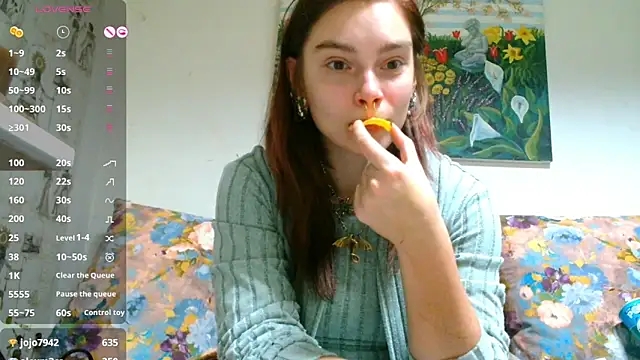 Sophie Bell online show from March 2, 2025, 8:35 pm