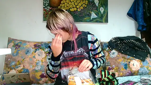 Sophie Bell online show from October 13, 2025, 3:46 pm