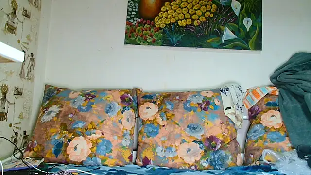 Sophie Bell online show from October 1, 2025, 4:44 pm