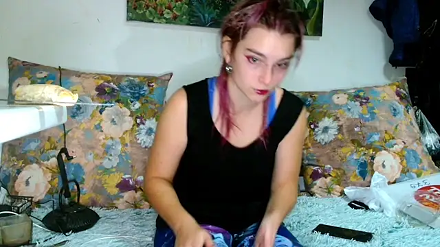 Sophie Bell online show from October 5, 2025, 5:14 pm