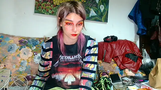 Sophie Bell online show from October 17, 2025, 5:26 pm