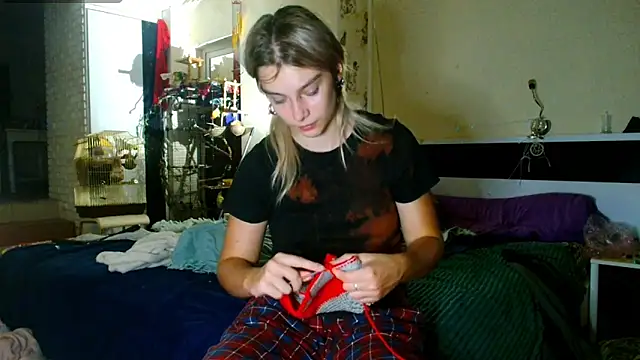Sophie Bell online show from September 10, 2025, 5:01 pm