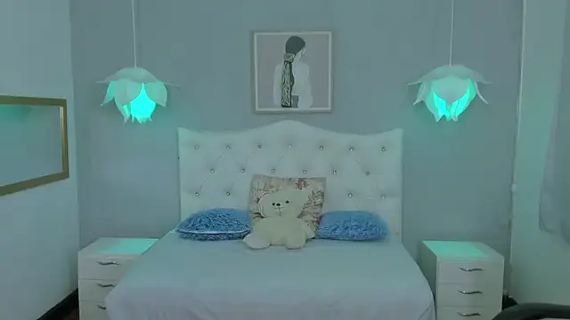 Lisa7 7 online show from November 17, 2025, 2:10 pm