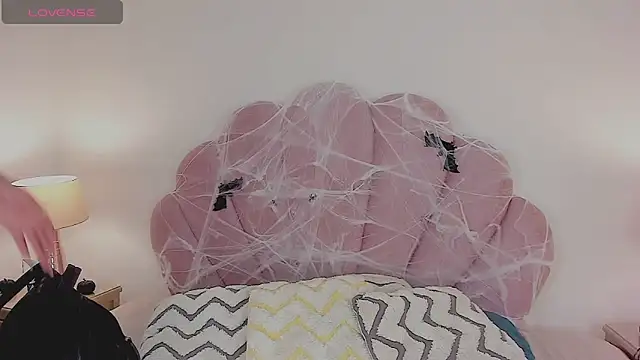 Snapshot of Nicole_Paradise chatting on October 10, 2025, 12:17 pm Nicole Paradise online show from October 10, 2025, 12:17 pm