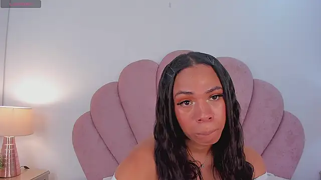 Snapshot of Nicole_Paradise chatting on March 18, 2025, 1:23 pm Nicole Paradise online show from March 18, 2025, 1:23 pm