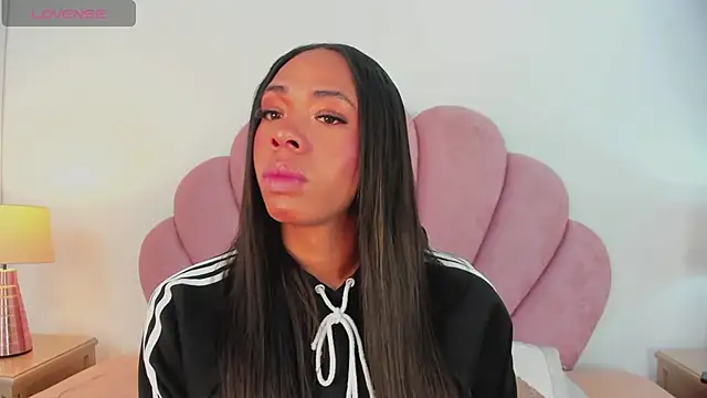 Snapshot of Nicole_Paradise chatting on February 15, 2025, 1:05 pm Nicole Paradise online show from February 15, 2025, 1:05 pm