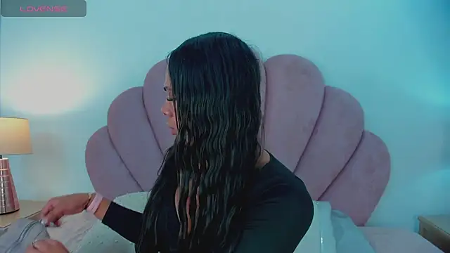 Snapshot of Nicole_Paradise chatting on February 13, 2025, 12:54 pm Nicole Paradise online show from February 13, 2025, 12:54 pm