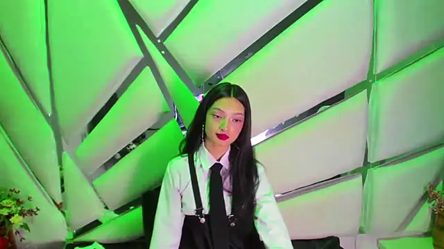 Aurora 18 online show from November 28, 2025, 2:39 pm