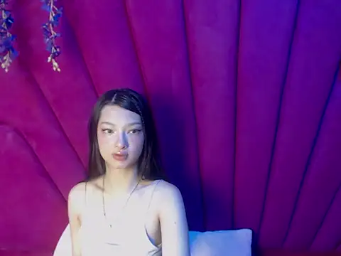 Aurora 18 online show from April 14, 2026, 2:33 pm