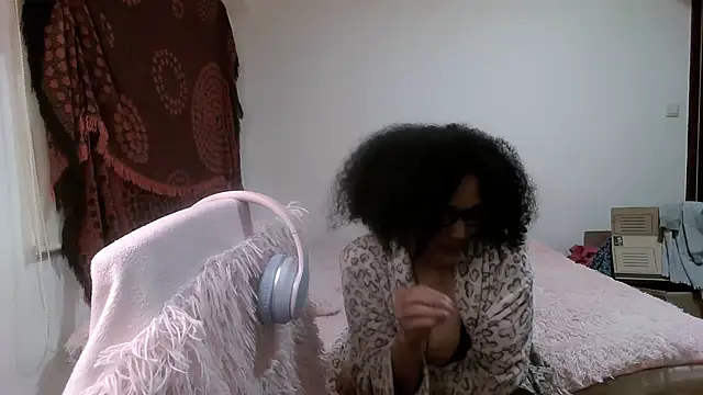 Snapshot of RDENLACASA chatting on February 27, 2025, 10:20 pm RDENLACASA online show from February 27, 2025, 10:20 pm