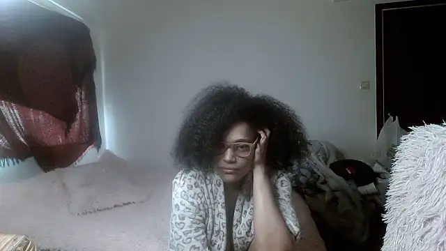 Snapshot of RDENLACASA chatting on February 10, 2025, 1:44 pm RDENLACASA online show from February 10, 2025, 1:44 pm