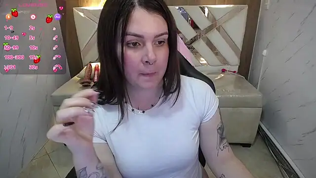 Snapshot of Paula_b_ chatting on October 11, 2025, 1:01 pm Paula b  online show from October 11, 2025, 1:01 pm