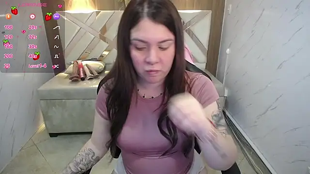 Snapshot of Paula_b_ chatting on October 2, 2025, 12:41 pm Paula b  online show from October 2, 2025, 12:41 pm