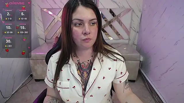 Snapshot of Paula_b_ chatting on September 16, 2025, 1:34 pm Paula b  online show from September 16, 2025, 1:34 pm