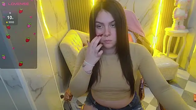 Snapshot of Paula_b_ chatting on September 27, 2025, 12:44 pm Paula b  online show from September 27, 2025, 12:44 pm