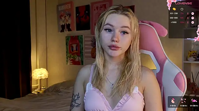 LexieLoree online show from February 1, 2025, 3:52 am