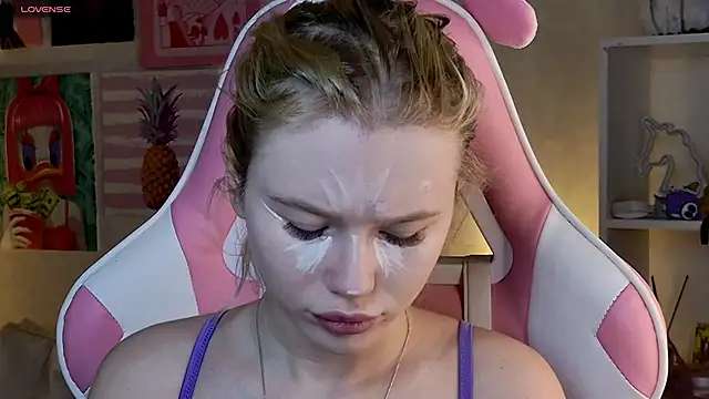 LexieLoree online show from February 7, 2025, 4:06 am