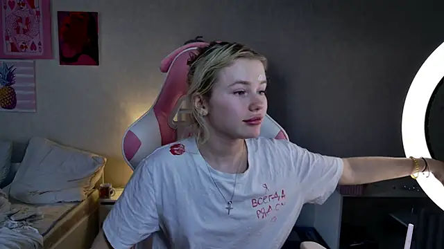 LexieLoree online show from February 9, 2025, 10:42 am