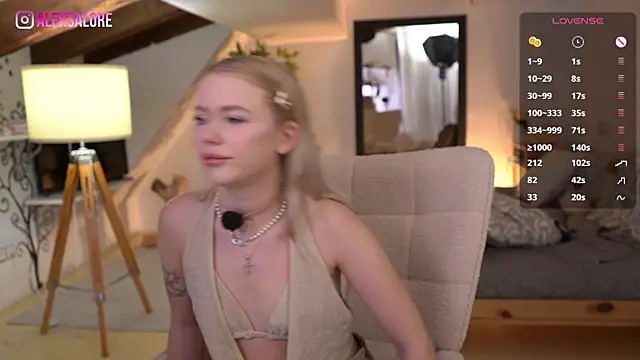 LexieLoree online show from January 6, 2026, 4:05 am