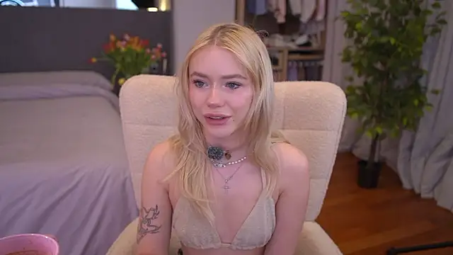 LexieLoree online show from March 13, 2026, 3:11 am