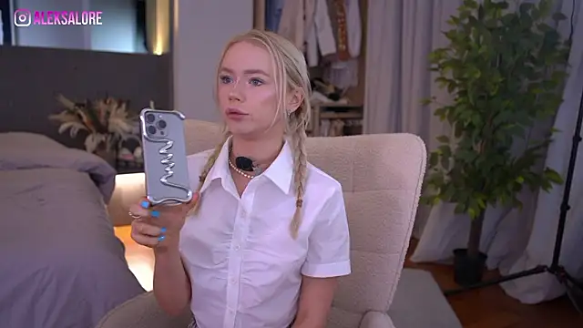 LexieLoree online show from March 30, 2026, 2:35 am