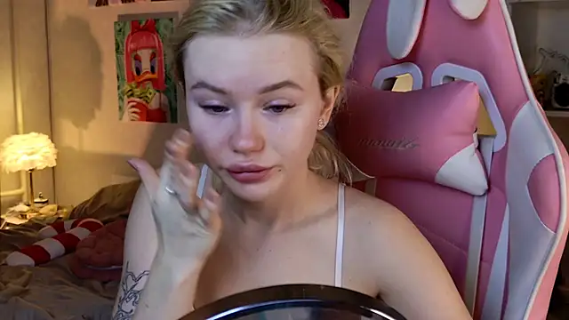 LexieLoree online show from January 23, 2025, 3:37 am