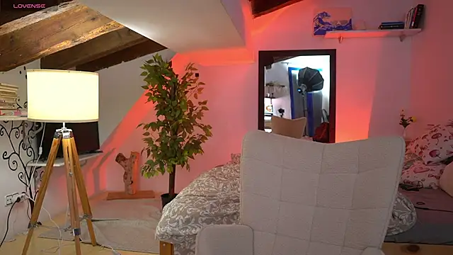 Snapshot of LexieLoree chatting on February 13, 2026, 4:12 am LexieLoree online show from February 13, 2026, 4:12 am