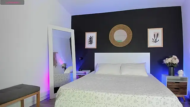 VioletPaket online show from March 7, 2026, 12:32 pm